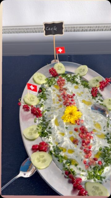 🥐 BRUNCH FÜR ALLE GENIESSER

Ein gemütlicher Sonntagmorgen, ein schön gedeckter Tisch und ganz viel Genuss. ☕🥐

Am Sonntag, 6. September laden wir euch ab 10.00 Uhr zu unserem Brunch bei Zafka’s Airkitchen ein.

Freut euch auf eine feine Auswahl an frischen und herzhaften Spezialitäten, einen guten Kaffee und alles, was zu einem entspannten Brunch dazugehört. 🍳🥐🧀☕ Ob mit der Familie, mit Freunden oder einfach zu zweit – bei uns dürft ihr euch Zeit nehmen, geniessen und gemeinsam einen schönen Vormittag verbringen.

Denn manchmal braucht es gar nicht viel: gutes Essen, gute Gesellschaft und genügend Zeit zum Geniessen. 🌿

📅 Sonntag, 6. September 2026
⏰ ab 10.00 Uhr
📍 Zafka’s Airkitchen, Flugplatz 1, 8589 Sitterdorf
📞 Reservation: 071 422 44 77

Preis: 

Am besten gleich reservieren und euren Platz sichern. Wir freuen uns auf euch! 🥰

#zafkas #zafkasairkitchen #brunch #sitterdorf #sonntag

__________________________