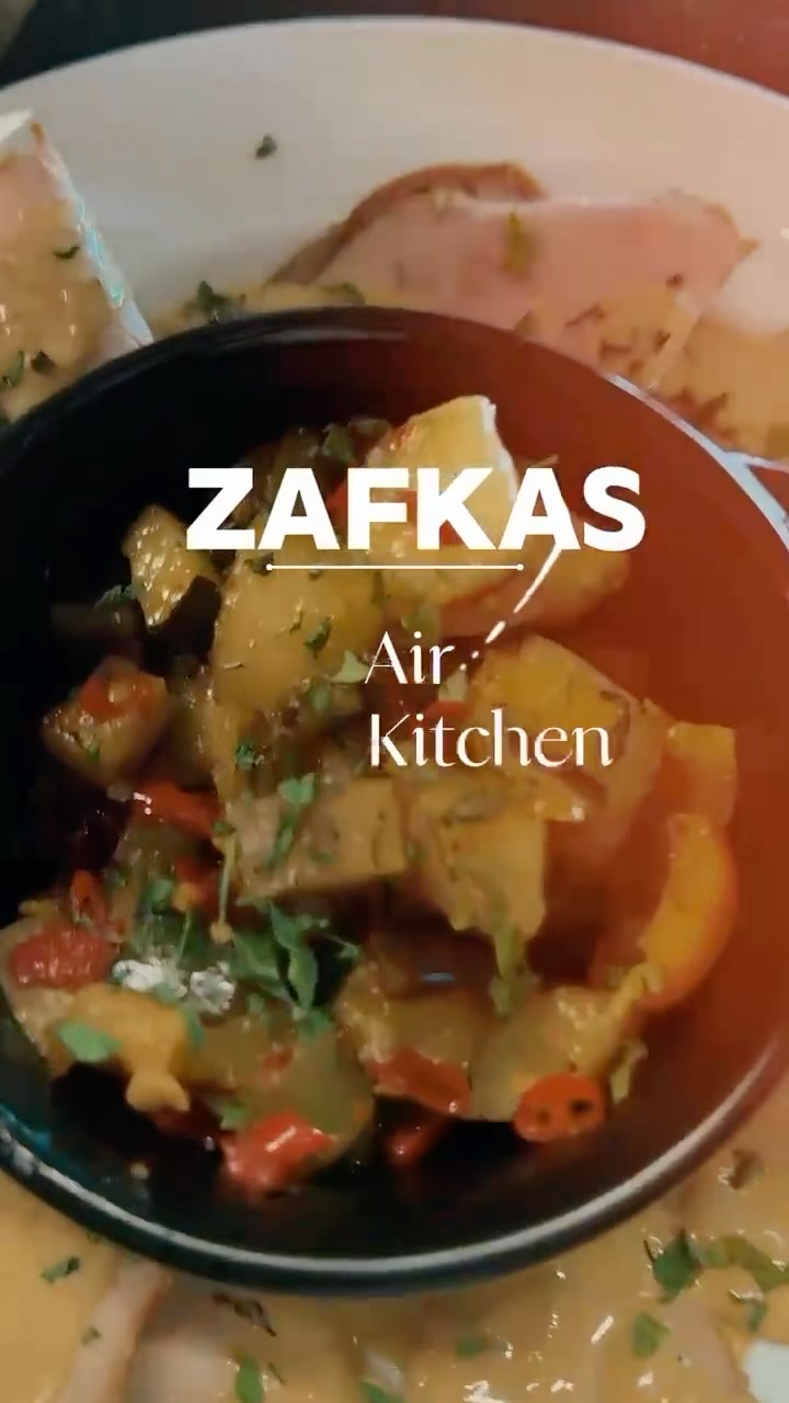 Ein kleiner Einblick in das, was bei uns auf den Teller kommt.🍴

Frisch zubereitet, mit Liebe gemacht und vor allem: richtig lecker. Von herzhaft bis süss, vom Klassiker bis zum besonderen Highlight - bei Zafkas Kitchen ist für jeden Geschmack etwas dabei. ✨

Welches Gericht würdest du dir als Erstes schnappen? 👀

#ZafkasKitchen #FoodLovers #Sitterdorf #Thurgau